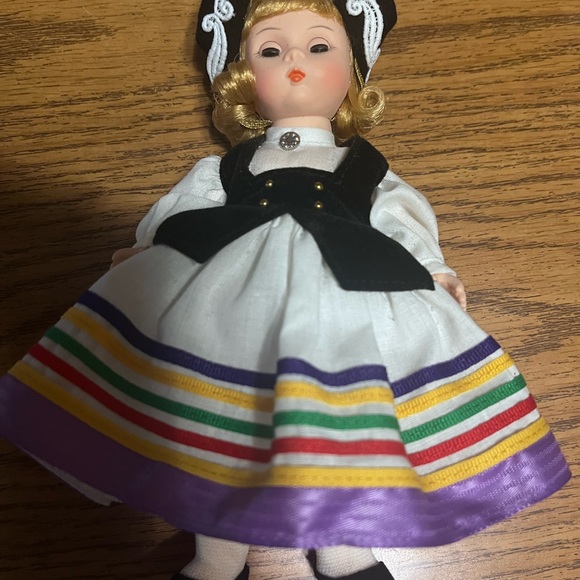 Limited Edition Vintage Madame Alexander Doll Estonia - Picture 9 of 10